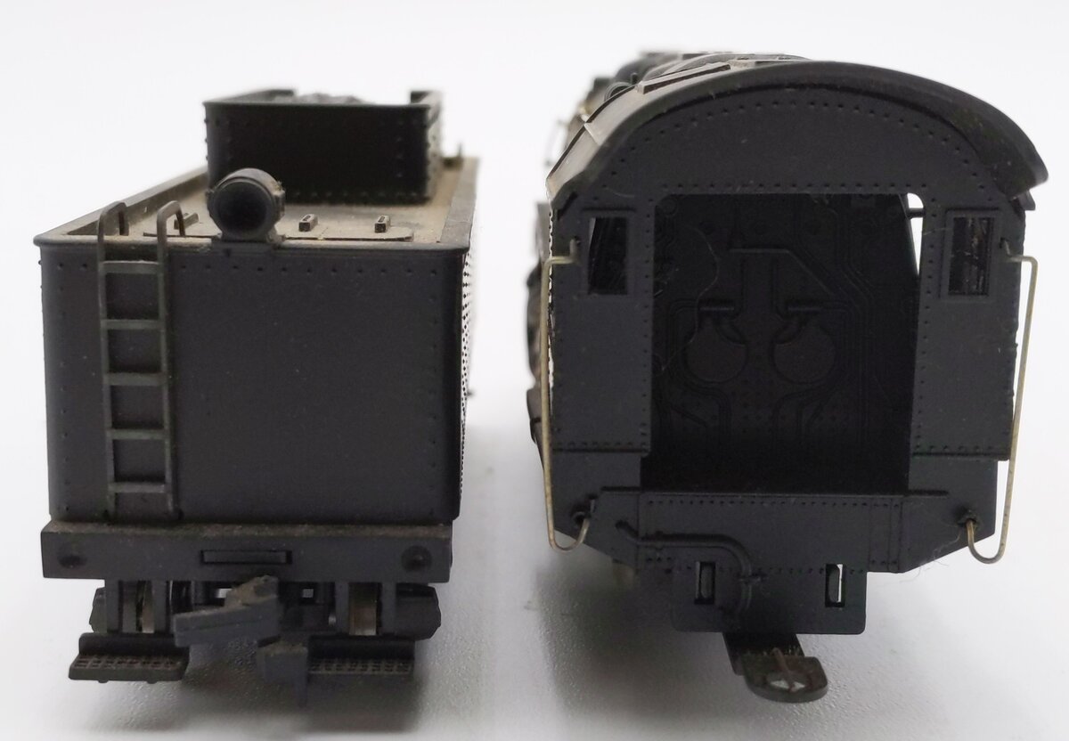 Rivarossi HO Scale Reading 0-8-0 Steam Locomotive w/ Tender #102