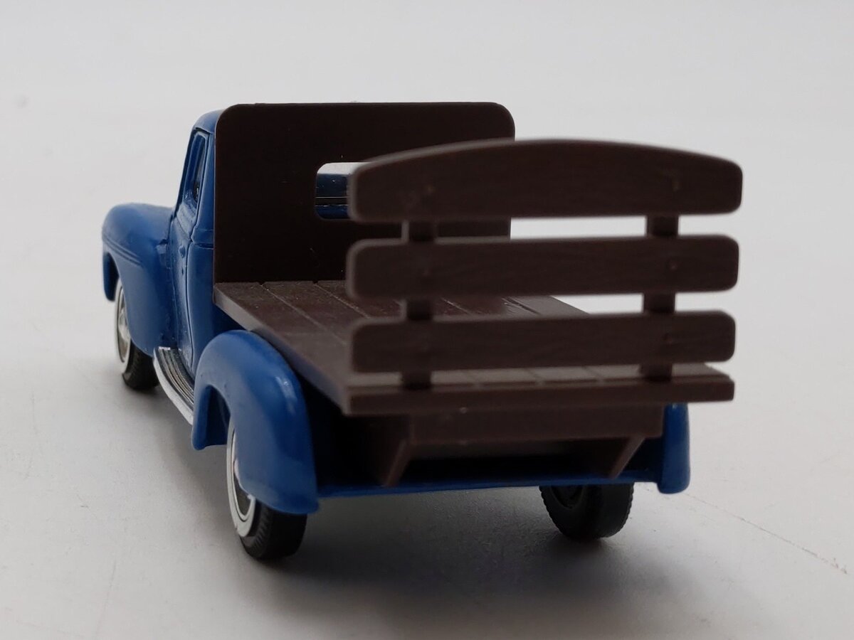 Solido 1:43 Scale Chevrolet C 30 Truck 1961 (Blue and White) VG/Box
