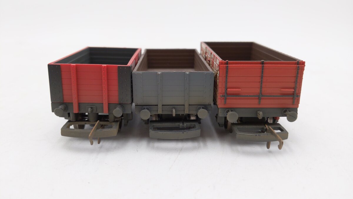 Hornby R6156 OO Scale Assorted 3-Car Weathered Wagon Set #17/3034/5100 EX