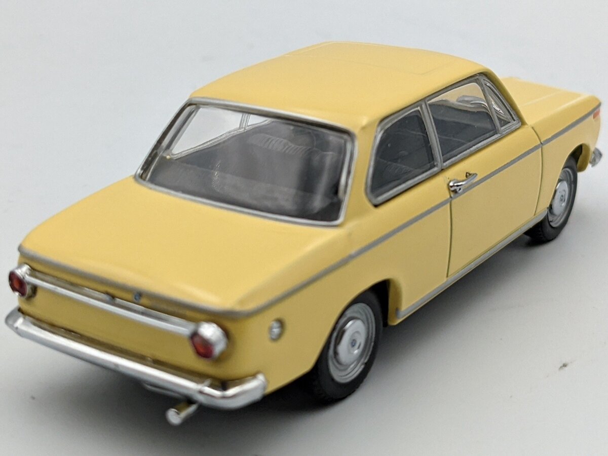 Minichamps 430 022101 1:43 BMW 1600-2 Yellow Car