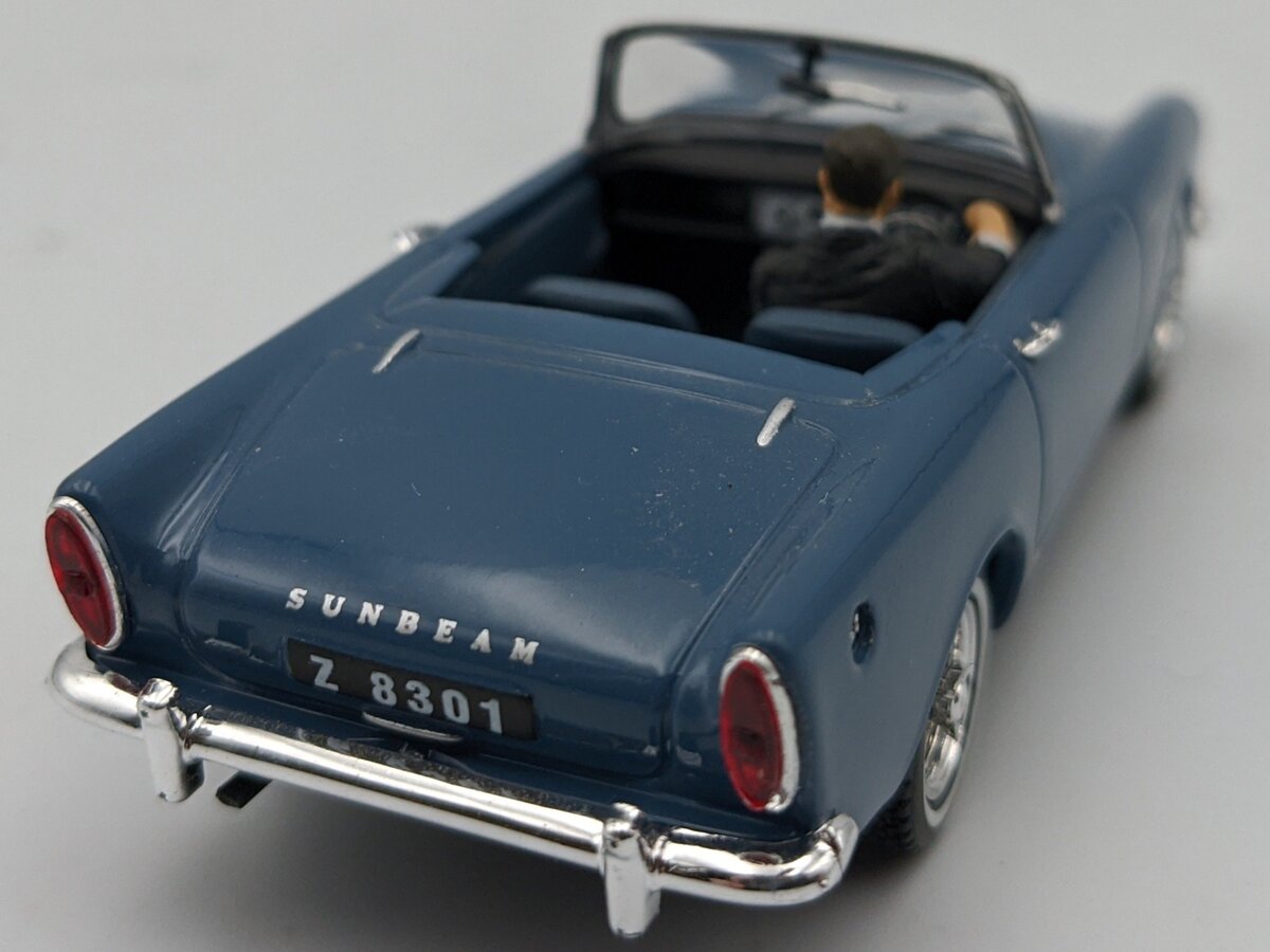 Universal Hobbies 1:43 Sunbeam Alpine James Bond 1962 LN/Box