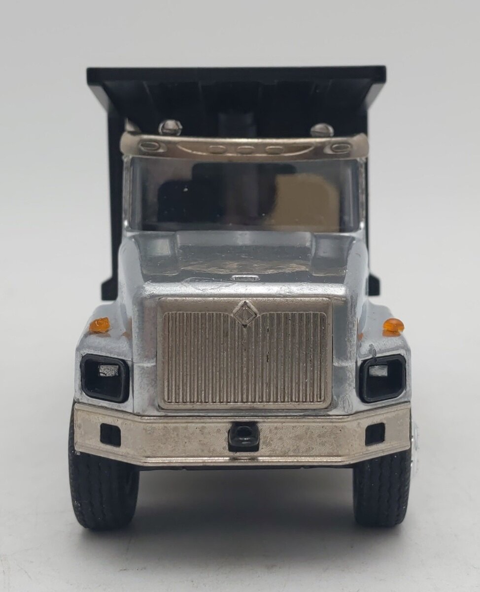 Conrad 1:50 Silver & Black International 5600 Dump Truck EX