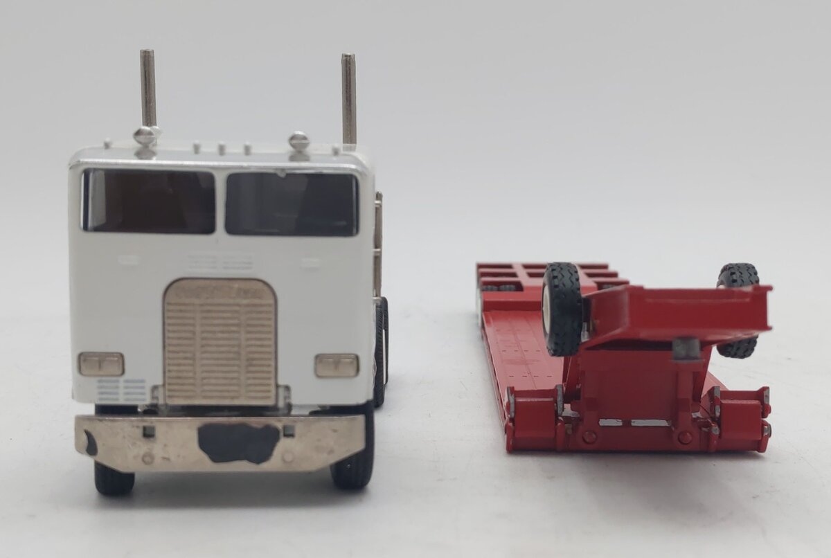 Conrad 1:50 Scale Freigthliner COE Truck with Talbert Lowboy Trailer VG