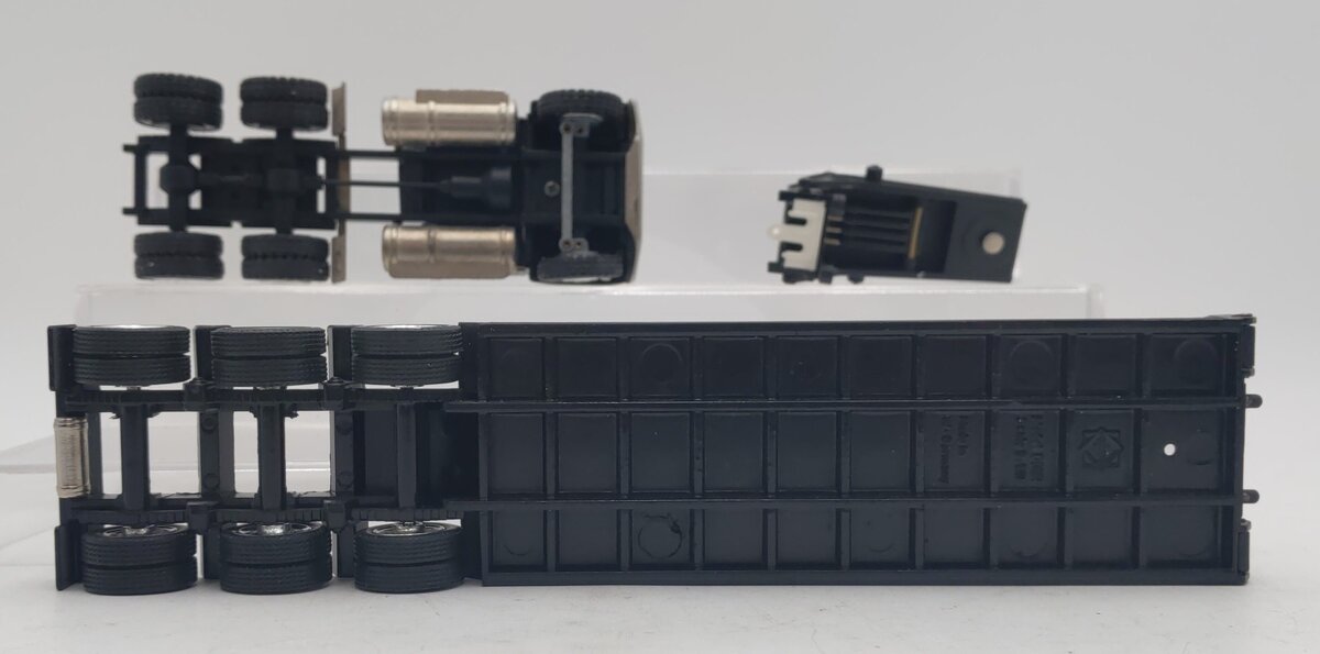 Conrad 3512 1:50 Scale Freigthliner Truck with Talbert Low Loader EX