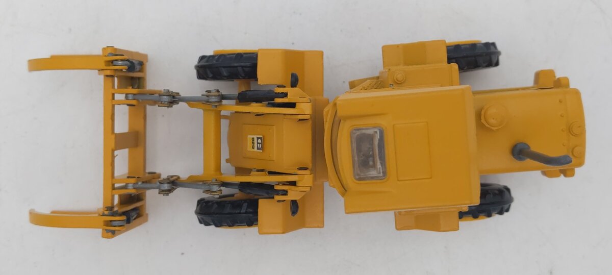 Conrad 1:50 Die-Cast Caterpillar 920 Loader w/ Log Forks EX
