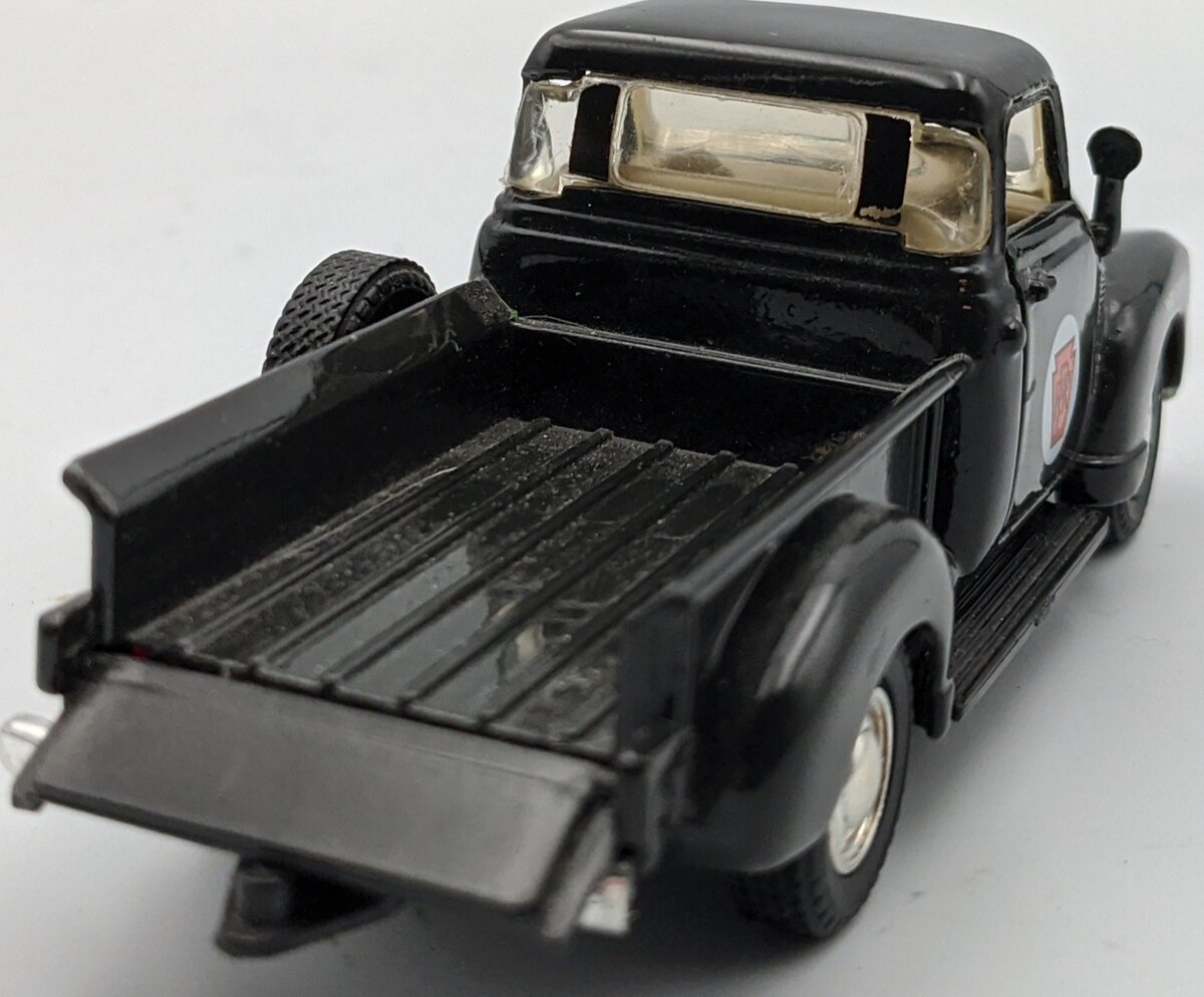 Road Champs 1:43 1953 Chevrolet 3100 pickup