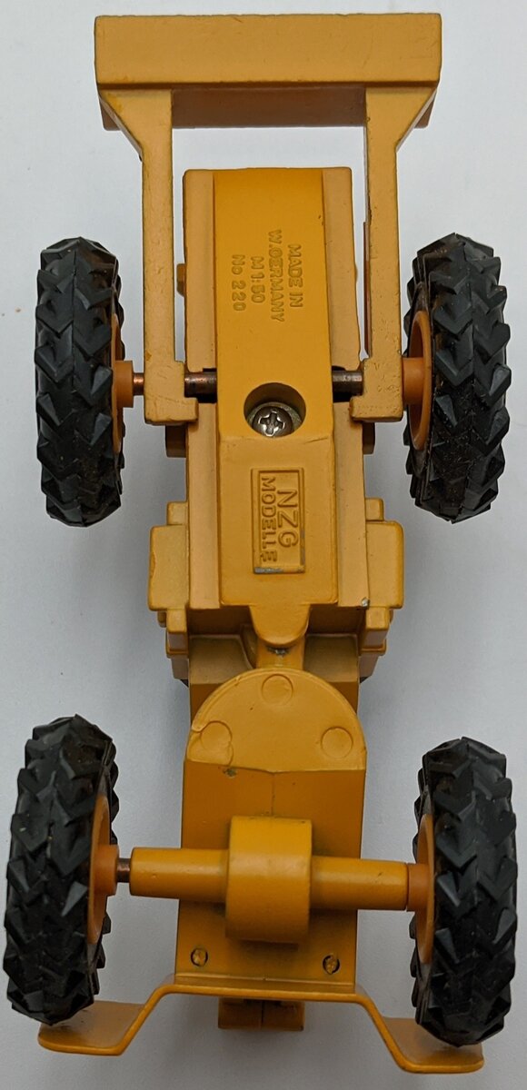 NZG 220 1:50 Caterpillar 528 Log Skidder NIB