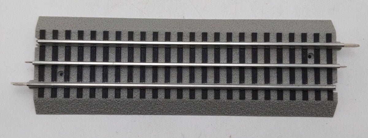 Lionel 6-12014 FasTrack 10 Inch Straight Track (18) EX