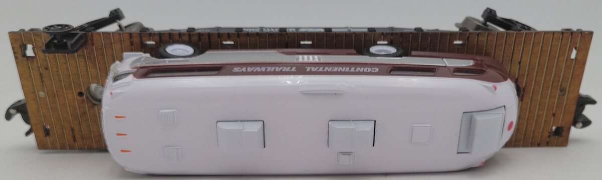 Menards 279-3377 O Gauge Norfolk Southern Flatcar w/ Continental Trailways Bus EX
