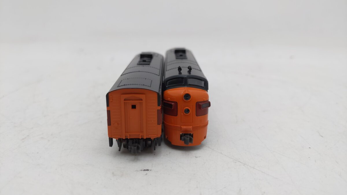Kato 106-0430 N Milwaukee Road EMD FP7A & F7B Diesel Locomotive #95A/95B LN/Box