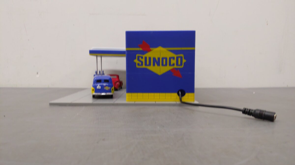 Menards 275-9288 O Scale Sunoco Gas Station w/ 2 Ford Trucks EX/Box