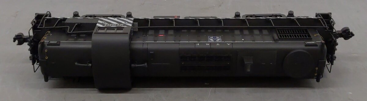 Aristo-Craft 22203 G Scale Santa Fe RS-3 Diesel Engine #2099 EX