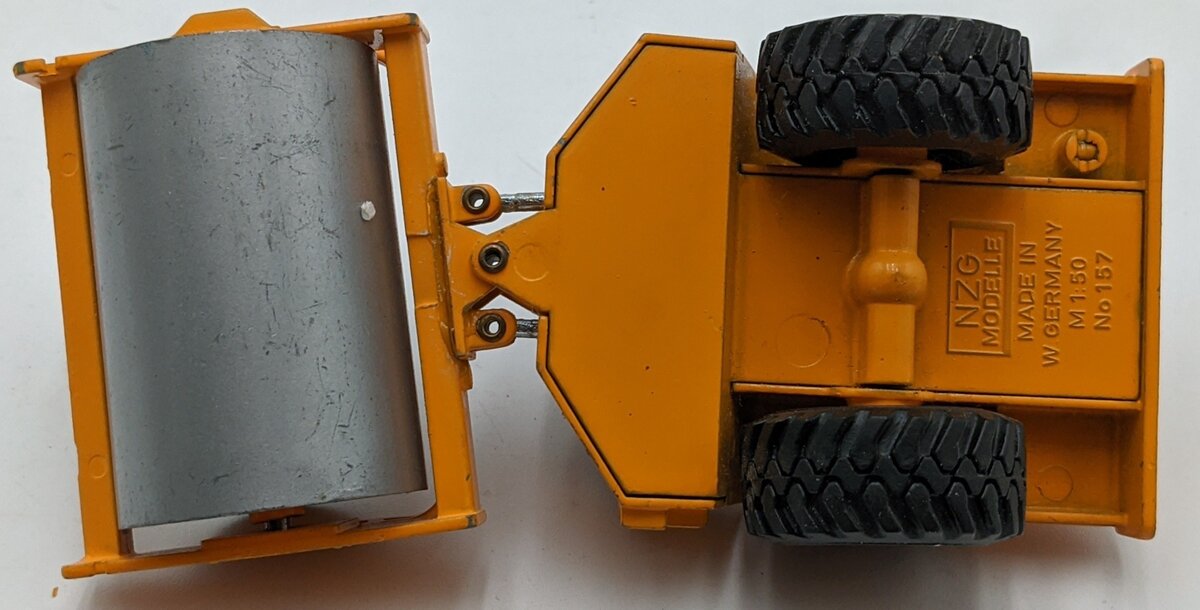 NZG 157 1:50 Ingersoll-Rand SP-60DD Single Drum Compactor