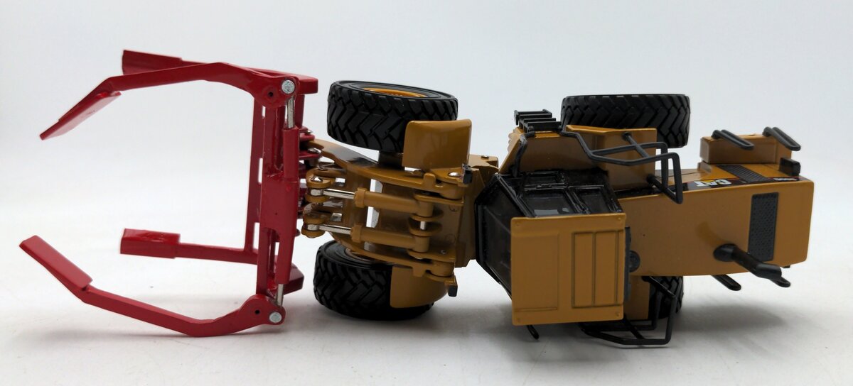 Norscot 55026 1:50 Caterpillar 980G Forest Machine w/Tire Changer - Custom EX