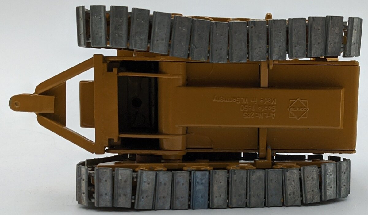 Conrad 1:50 CAT D10 Tractor - Custom Pull Tractor w/Metal Tracks