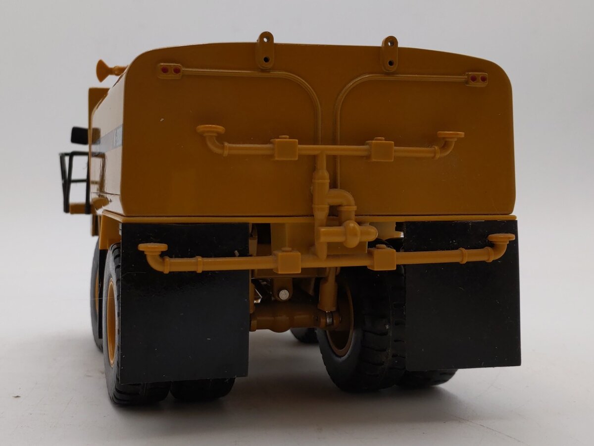 Norscot 55142 1:50 DieCast Caterpillar 777D Off Highway Truck w/Klein Water Tank LN