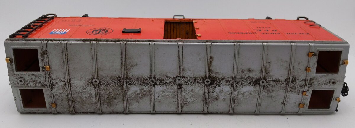 USA Trains R16708 G PFE 50' Mechanical Refrigerator Car VG