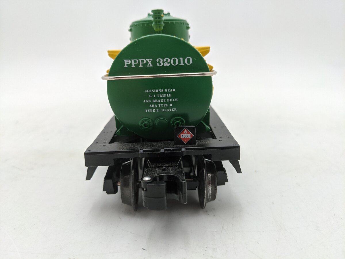 Williams 47104 Union Pacific 3-Dome Tank Car EX