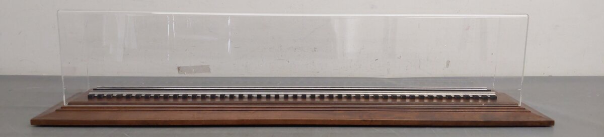 Lionel 6-34182 Display Case w/ Wooden Base LN