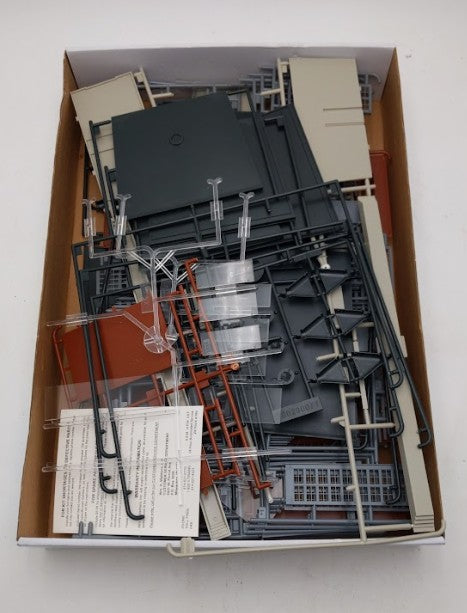 Walthers 933-2901 HO Modern 3-Stalls Roundhouse Addition Structure Kit EX/Box