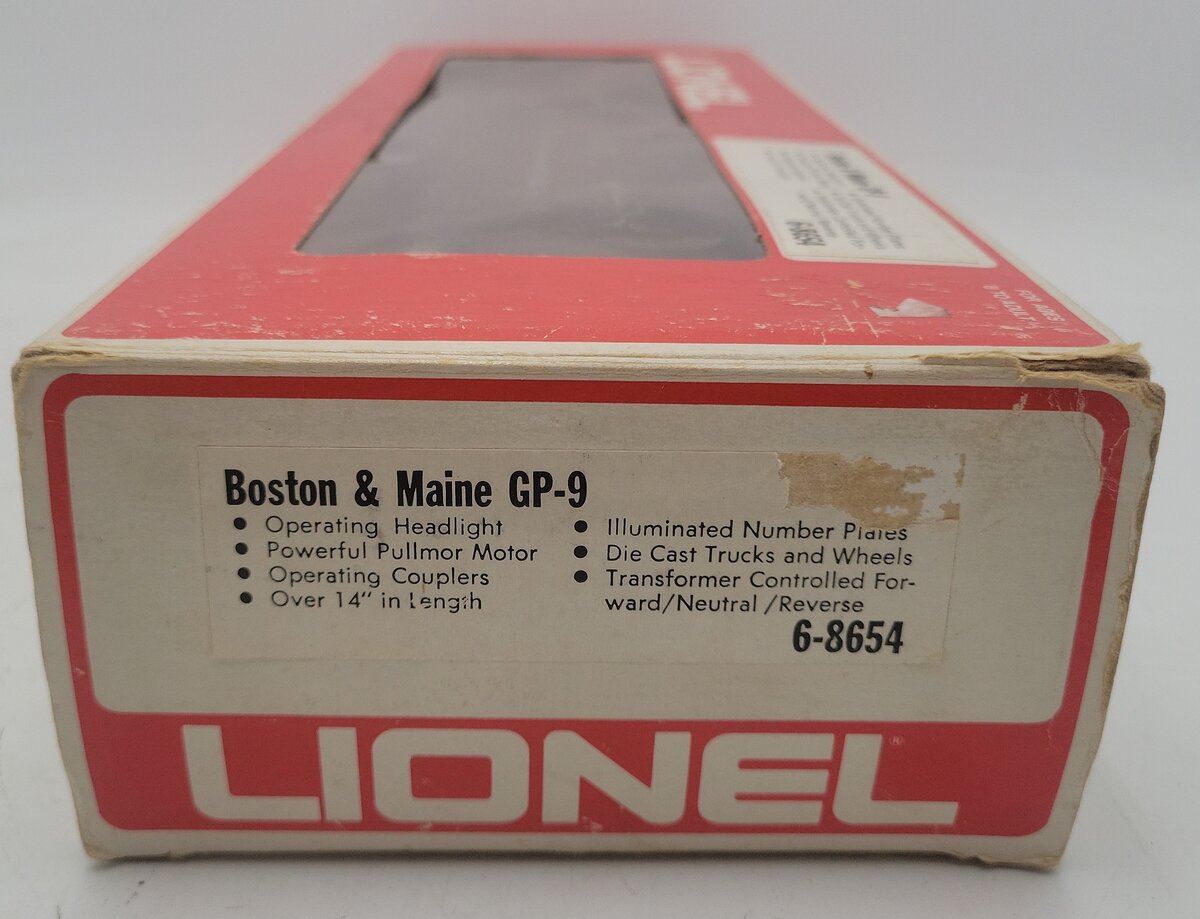Lionel 6-8654 O Gauge Boston & Maine GP-9 Powered Diesel Locomotive #8654 EX/Box