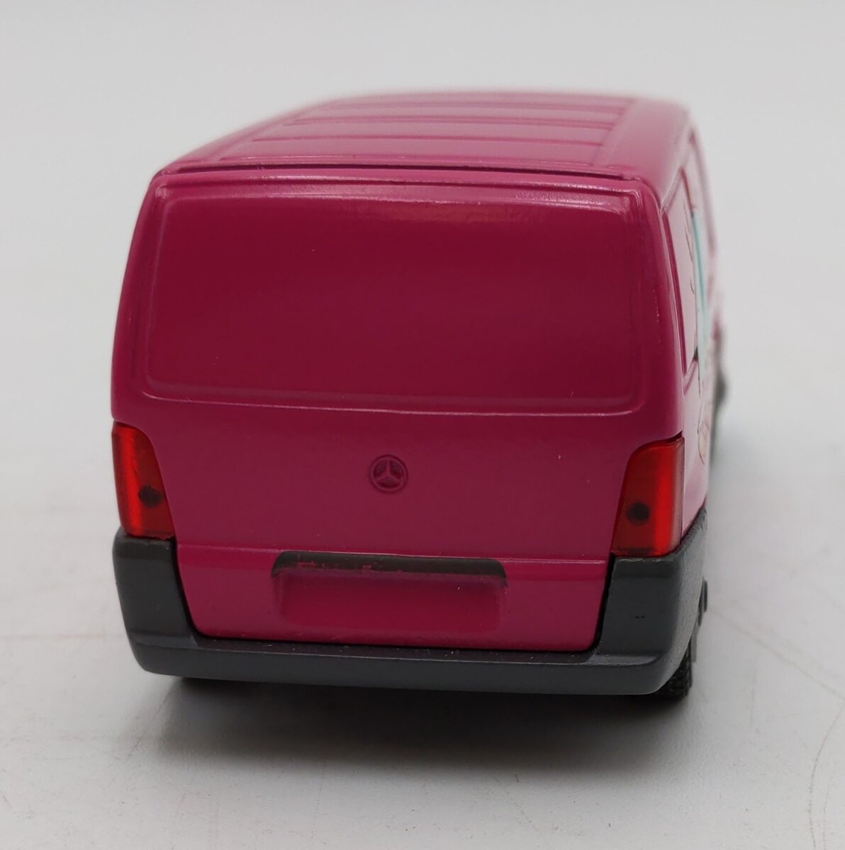 NZG Modelle 1:43 Scale Mercedes-Benz Vito Van EX/Box