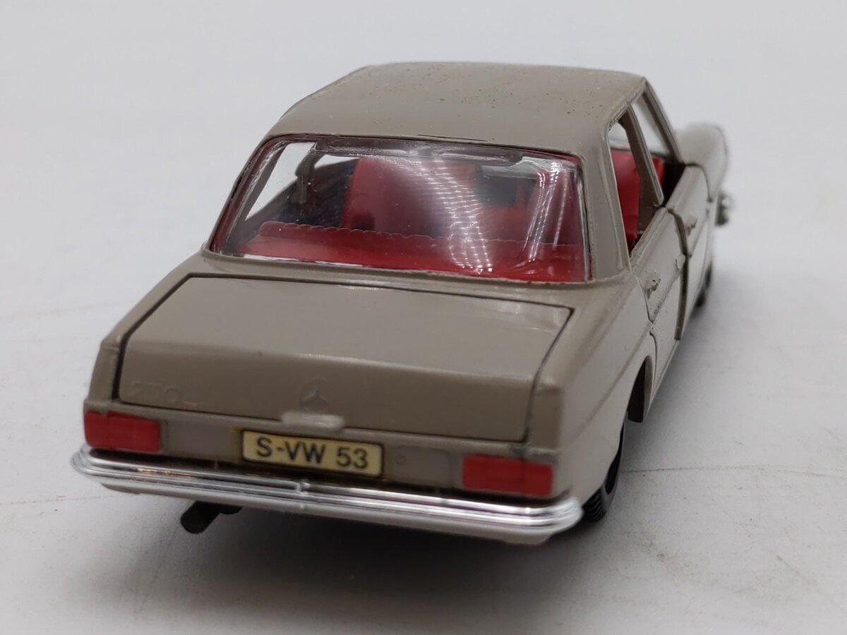 Marklin 1:43 Scale Mercedes Benz 250 w/Red Interior VG