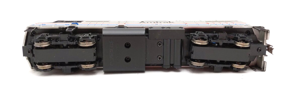 Walthers 931-337 HO Amtrak Phase III EMD F40PH Locomotive #242 VG