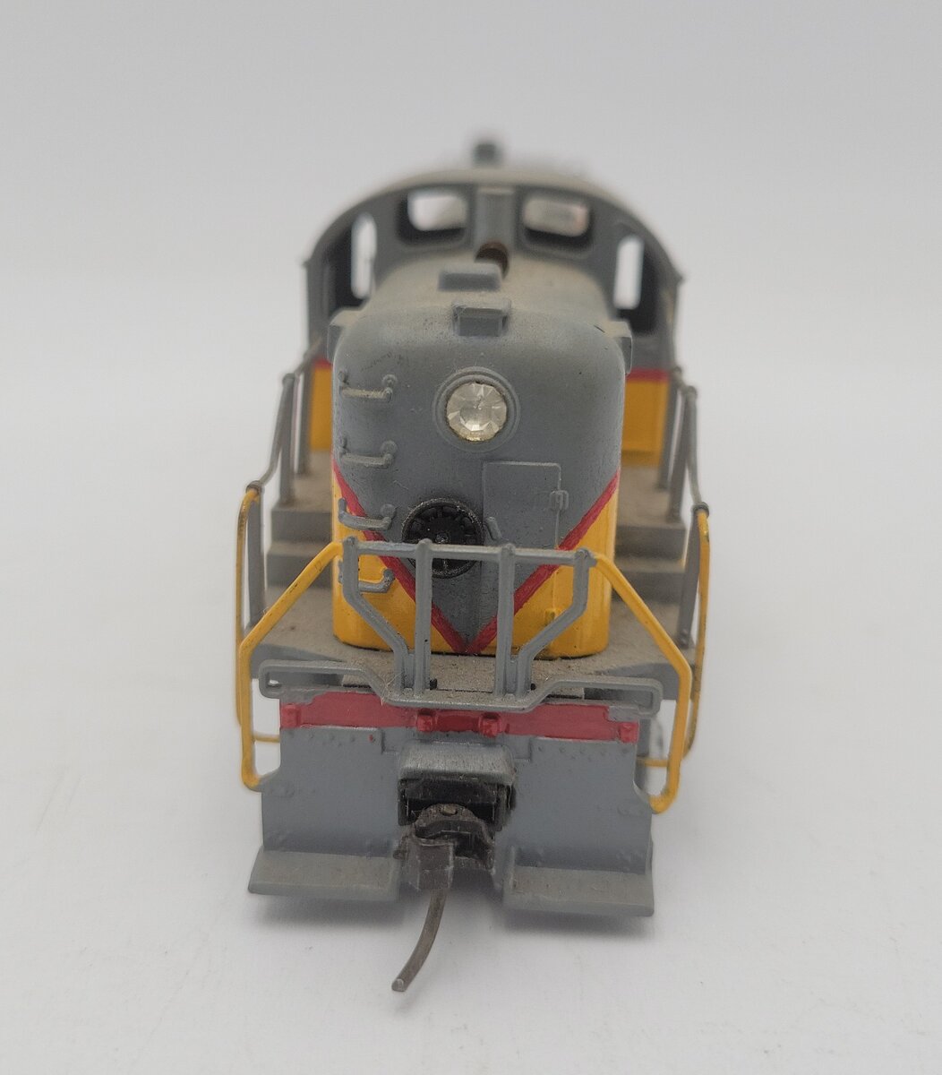 Hobby Town HO Scale Vintage Union Pacific RSC-3 Diesel Locomotive - Custom
