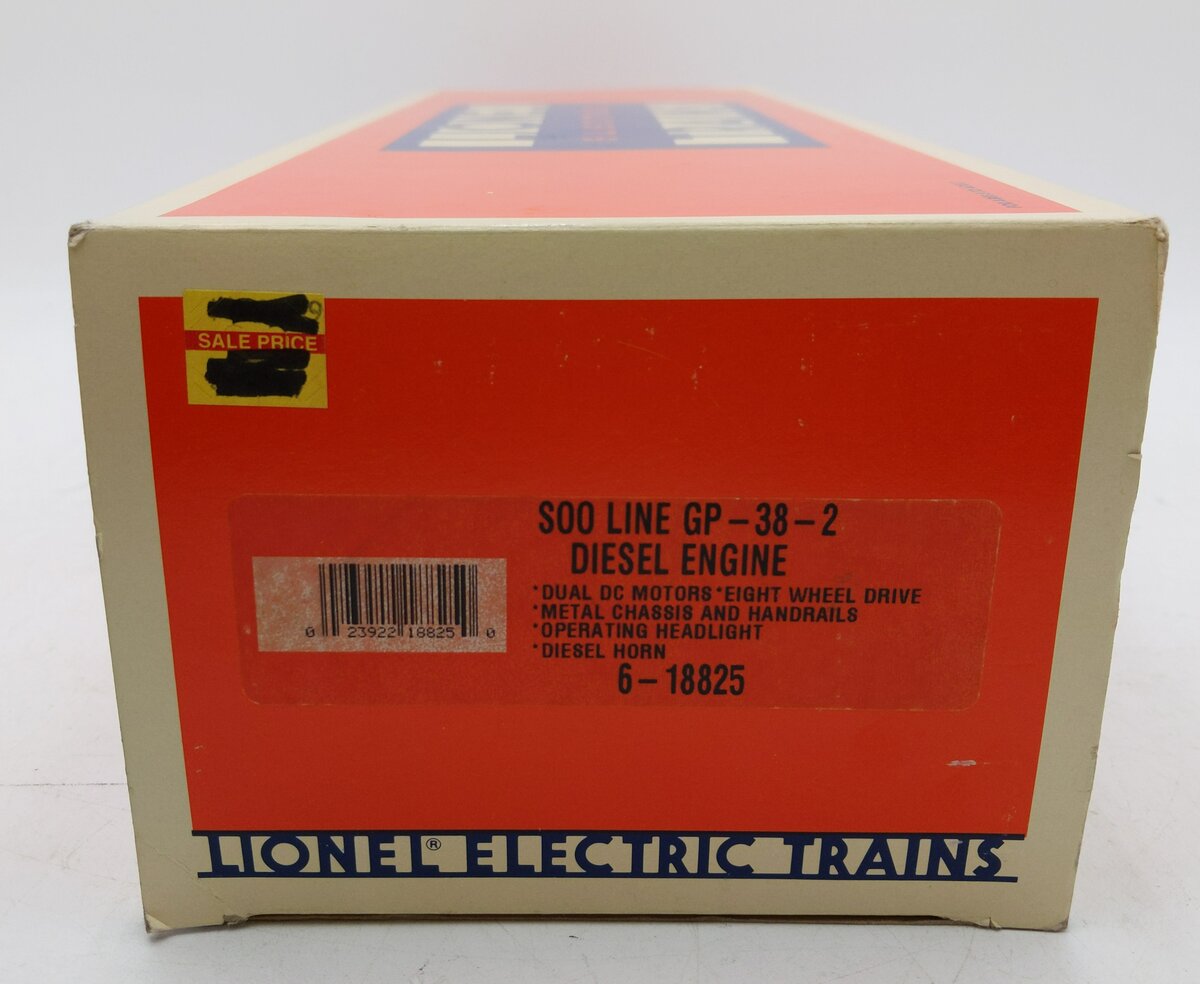 Lionel 6-18825 O Gauge Soo Line GP-38-2 Diesel Locomotive #4000 LN/Box