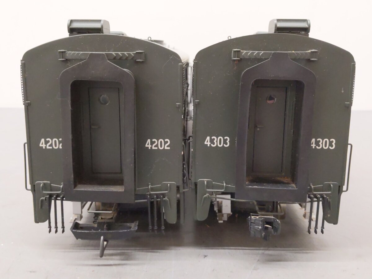 USA Trains R22502 G Scale NYC Alco PA-1/B-1 Diesel Locomotive Set #4202/4303 VG