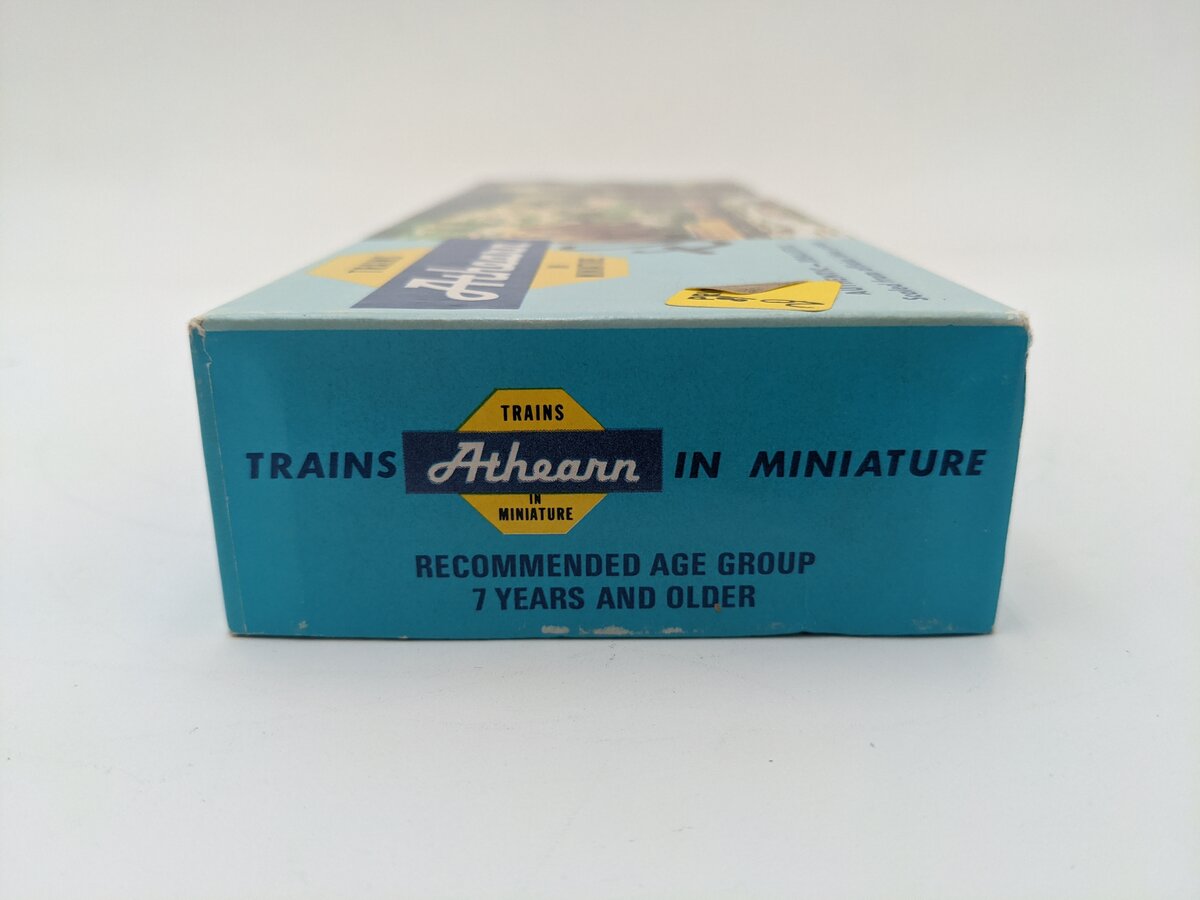 Athearn 3156 HO Scale Santa Fe GP-9 Powered Diesel Locomotive #8517 EX/Box
