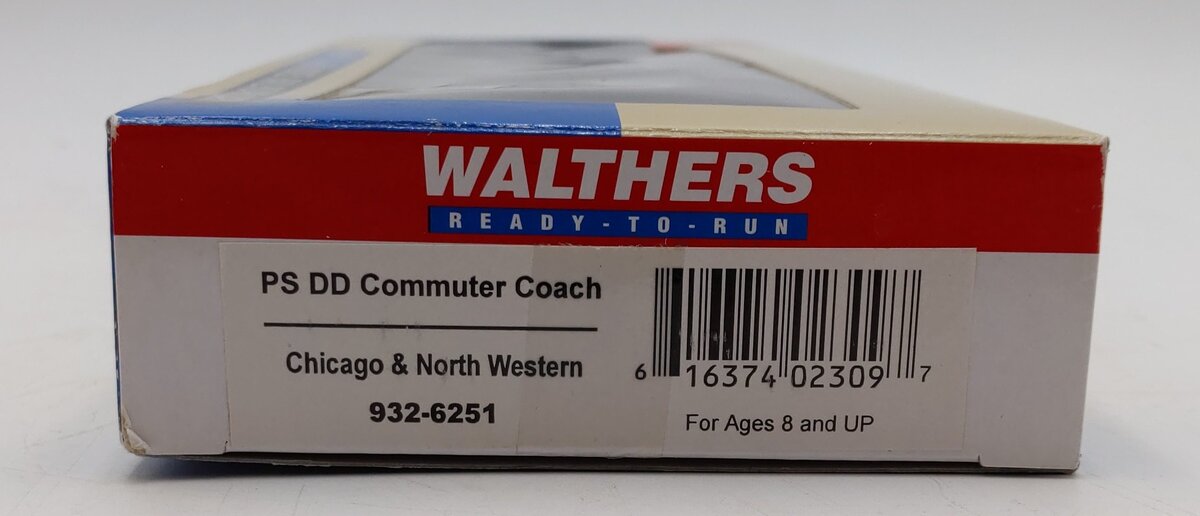 Walthers 932-6251 HO Scale Chicago & North Western Commuter Coach LN/Box