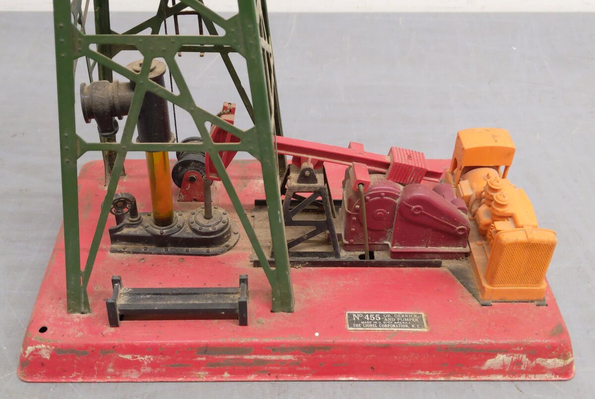 Lionel 455 Vintage O Operating Oil Derrick and Pumper