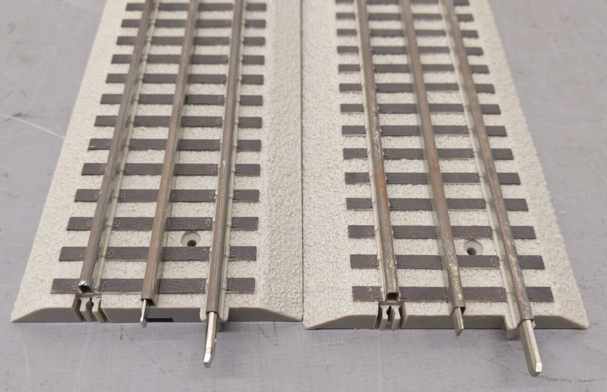 Lionel 6-12042 FasTrack 30" Straight Sections (2) VG