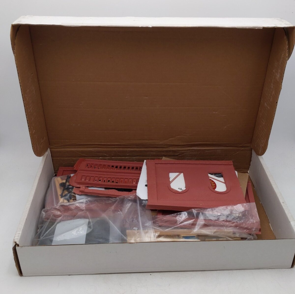 Korber 320 O Gauge Three Stall Roundhouse Plastic Building Kit EX/Box