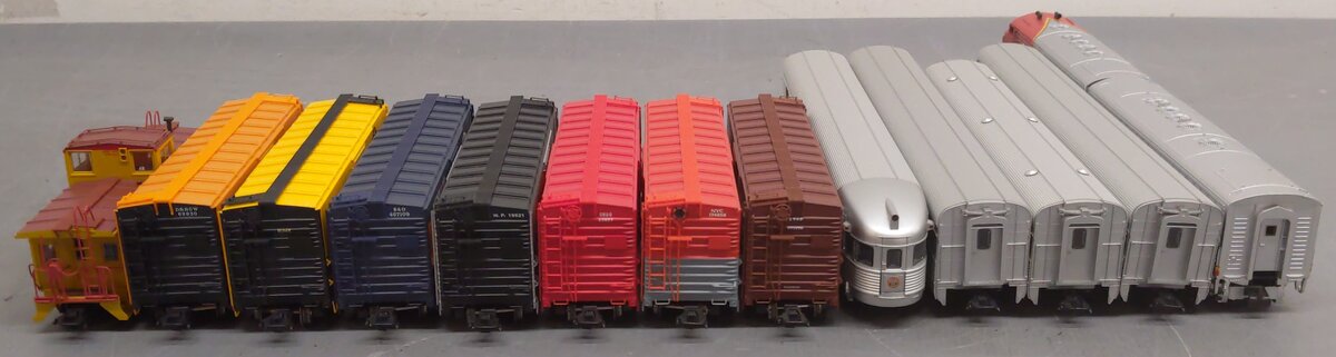 Marklin 29848 HO Scale Santa Fe Diesel Passenger Set w/ Assorted Freight Cars LN