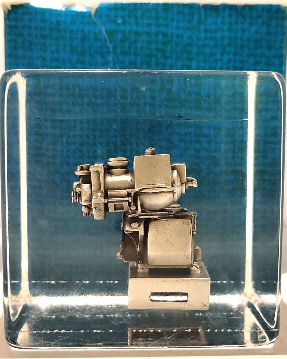 United Technologies NORDEN SYSTEMS WW2 Norden Bombsight Paperweight EX/Box