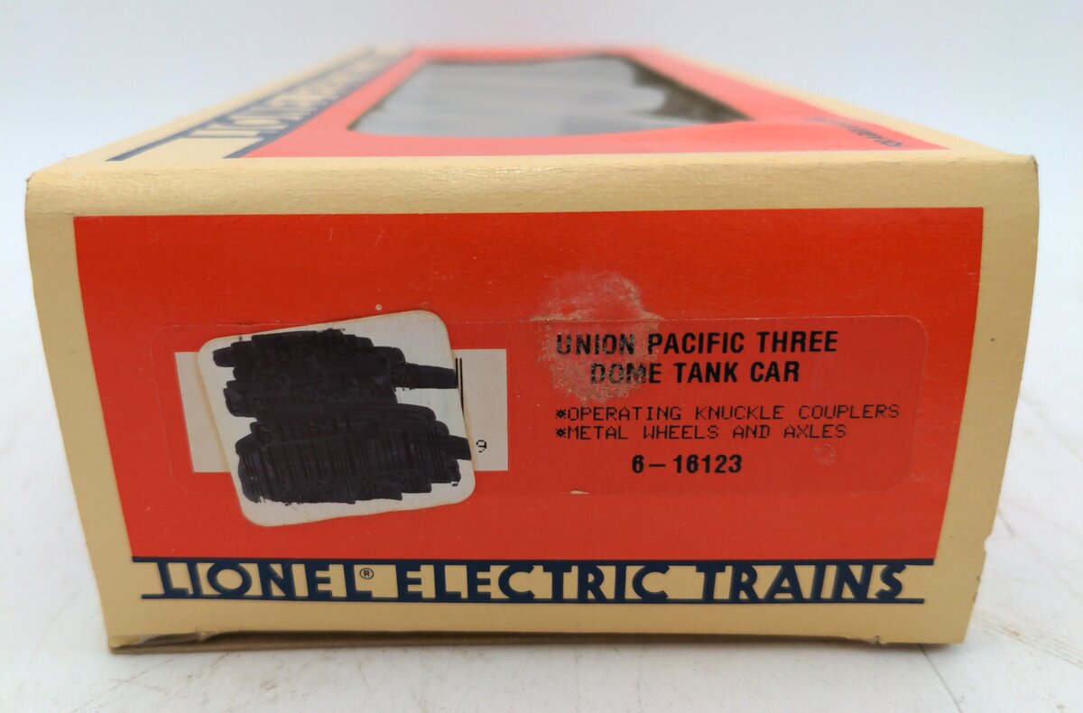 Lionel 6-16123 O Gauge Union Pacific Triple Dome Tank Car EX/Box
