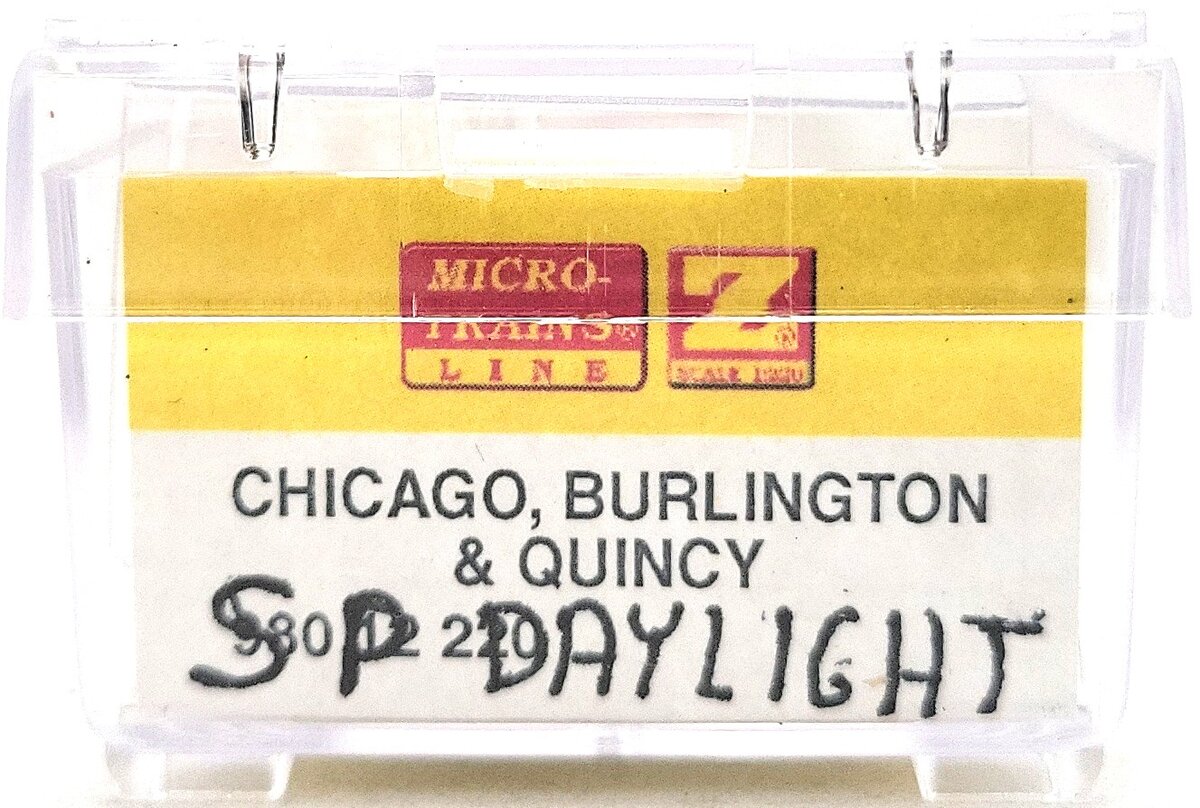 Micro-Trains Custom Z Scale Non-Powered F7 Dummy B-Unit Locomotive/Box