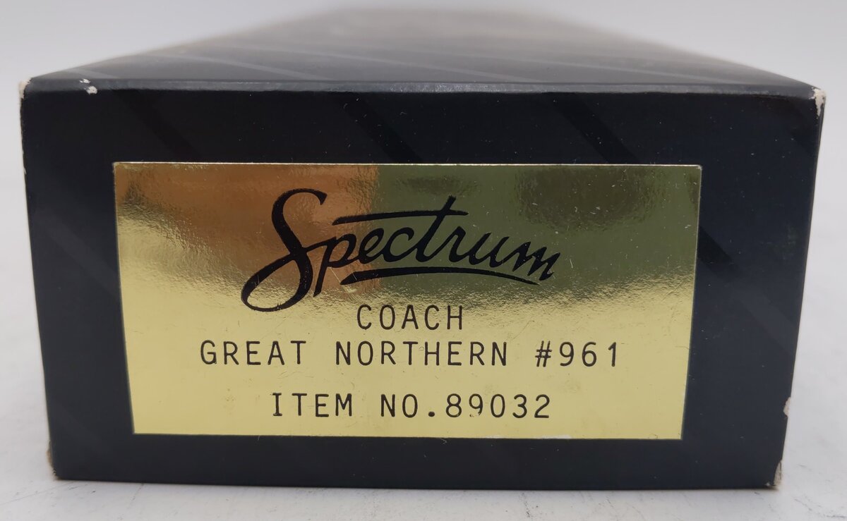 Bachmann 89032 HO Scale Great Northern Coach Passenger Car #961 EX/Box