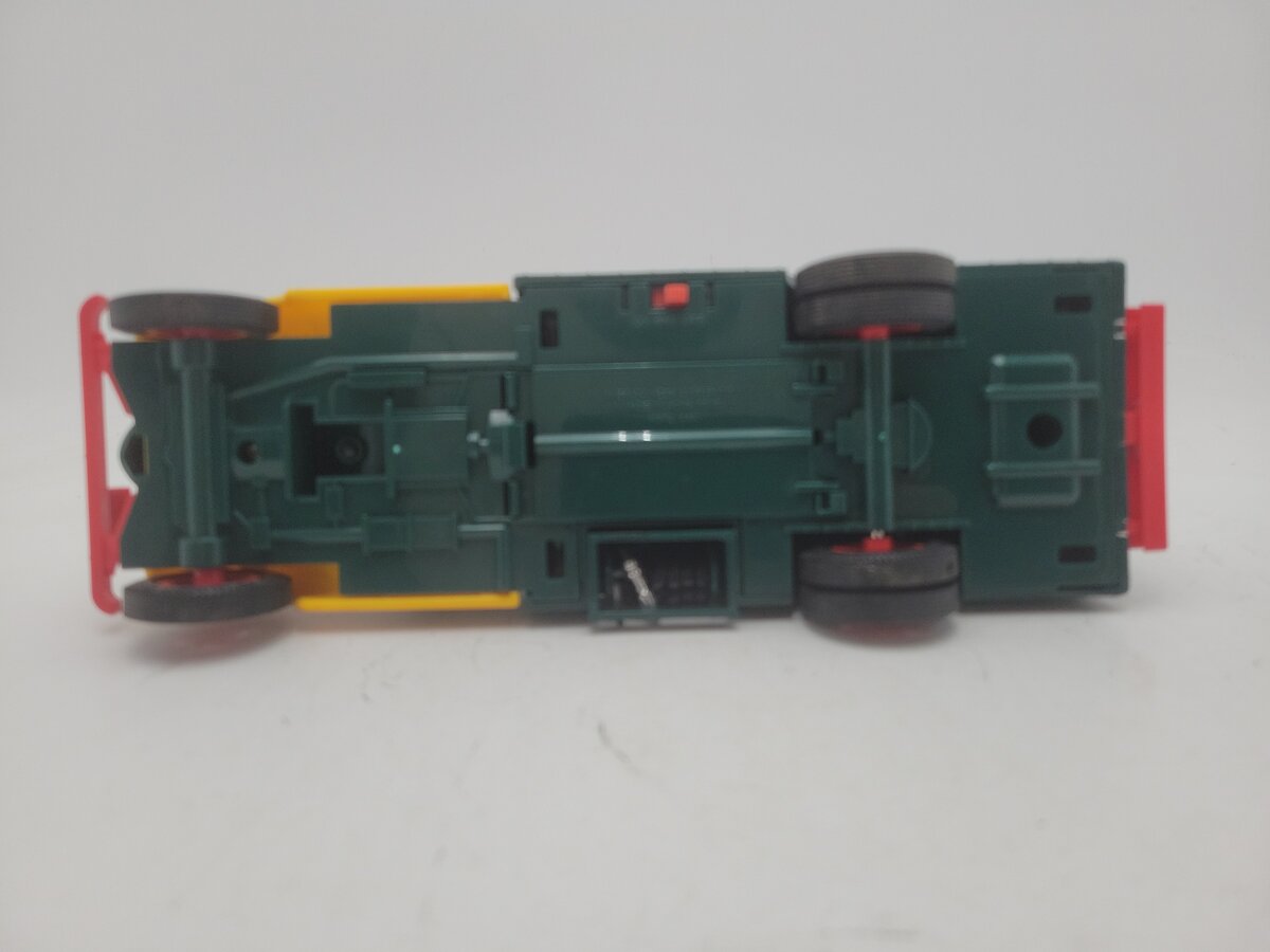 Hess Green / Yellow & White Amerada Hess Plastic Tank Truck EX