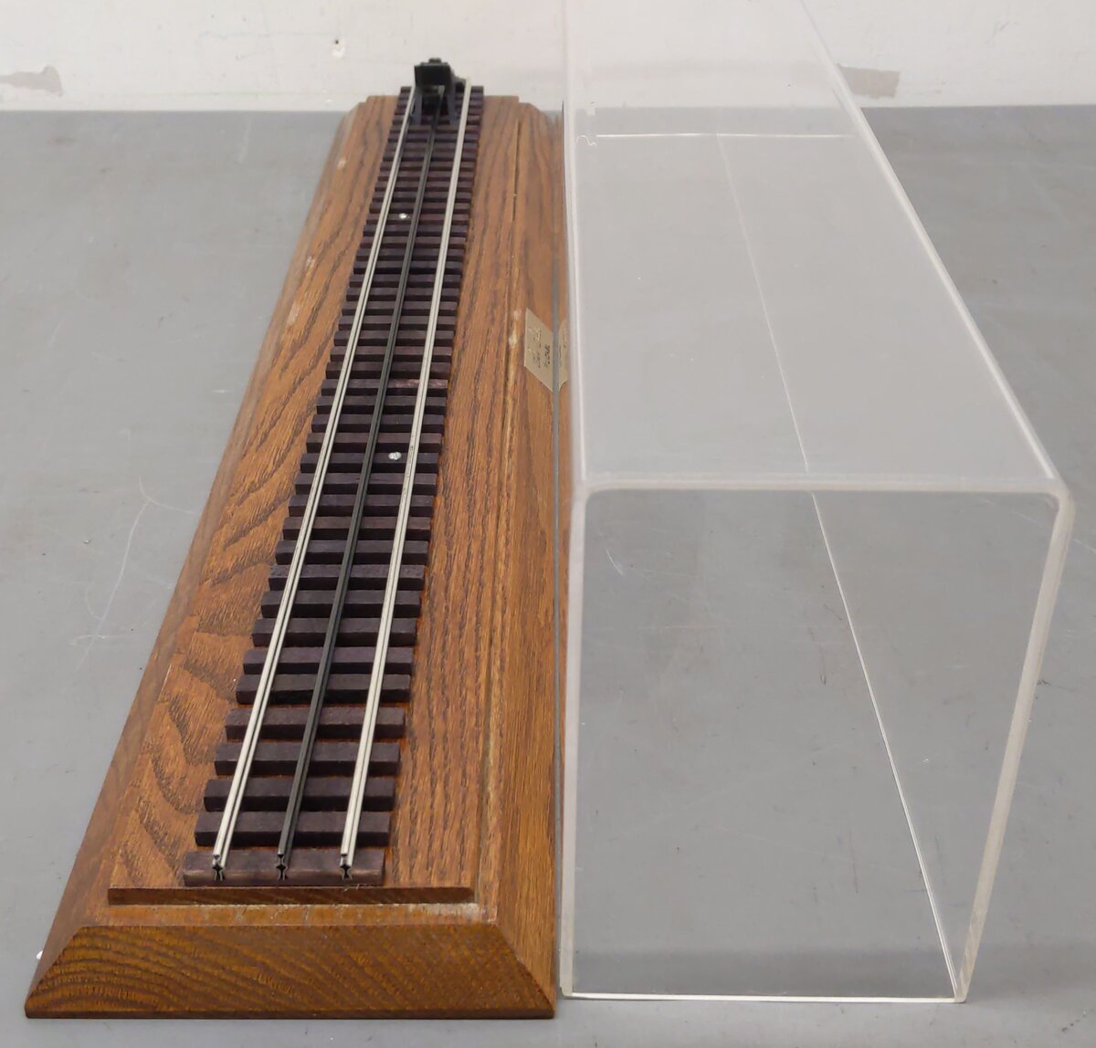 O Gauge Silver Shadow by Lionel Display Case EX