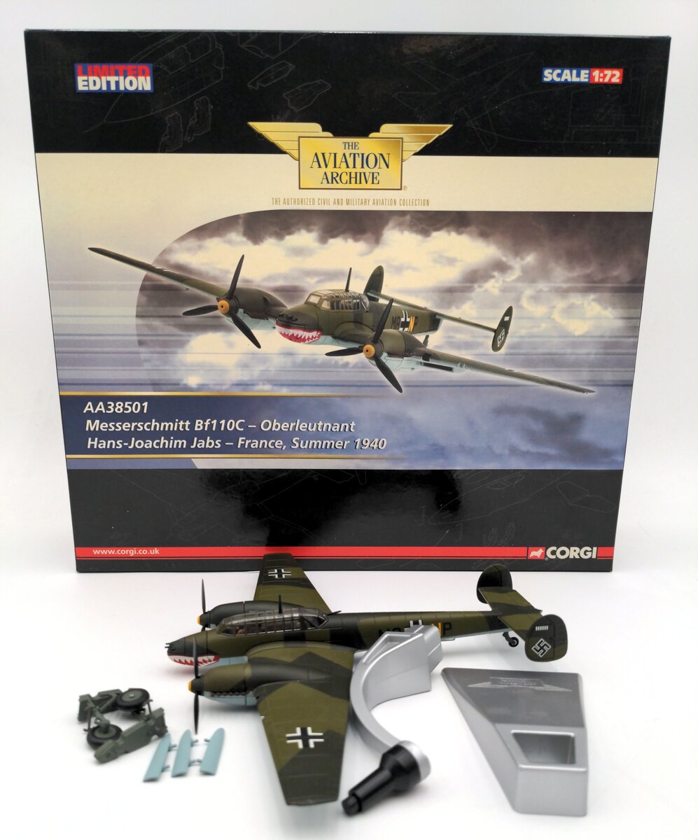 Corgi AA38501 1:72 Bfl 10C, Oberleutnant Hans VG/Box