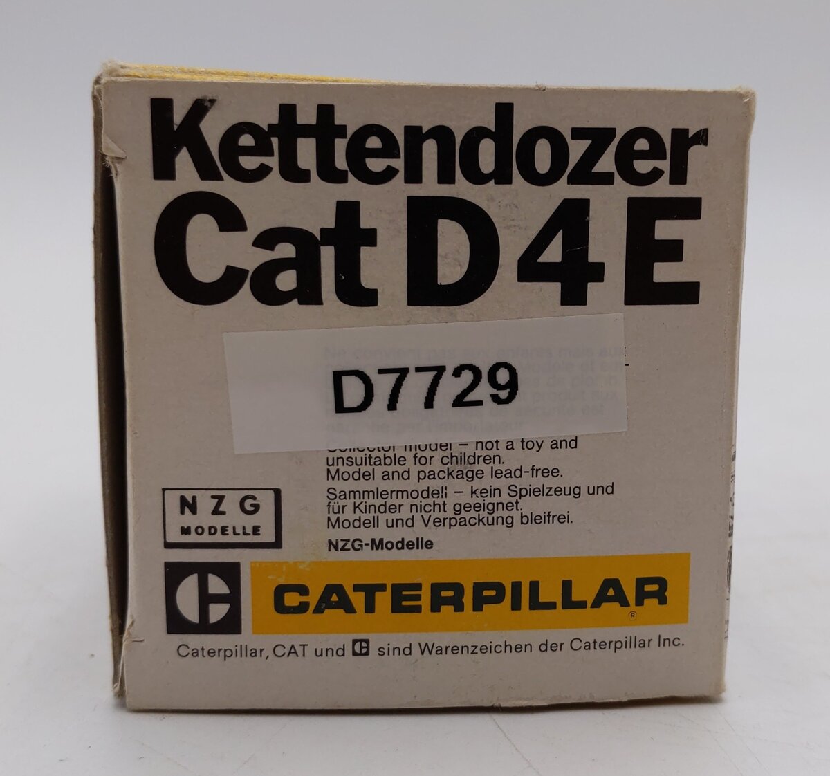 NZG Modelle 1:50 Scale Diecast Caterpillar CAT D4E Track-Type Tractor (Red)/Box