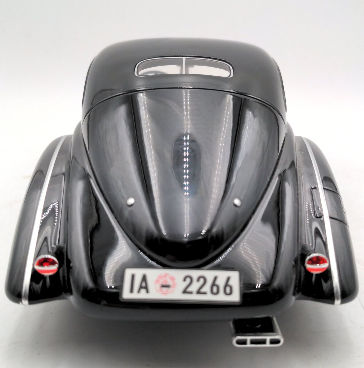 BOS Models 1:18 Scale Mercedes 540K Autobahn-Kurier VG
