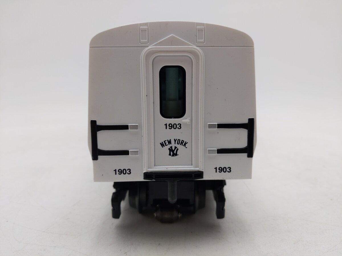 Lionel 6-83648 O Gauge MLB New York Yankees LionChief Subway Locomotive EX