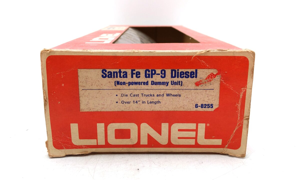Lionel 6-8255 O Gauge Santa Fe GP-9 Dummy Diesel Locomotive VG/Box