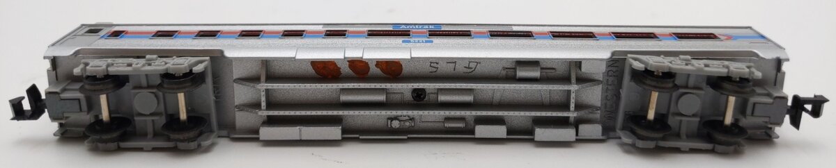 Minitrix 3033 N Scale Amtrak Coach Passenger Car #5221 EX