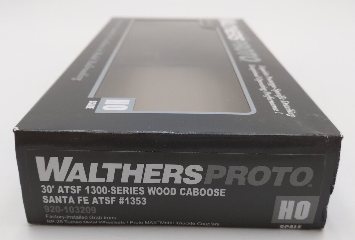 Walthers 920-103209 HO Santa Fe 30' ATSF 1300-Series Wood Caboose RTR #1353 EX/Box